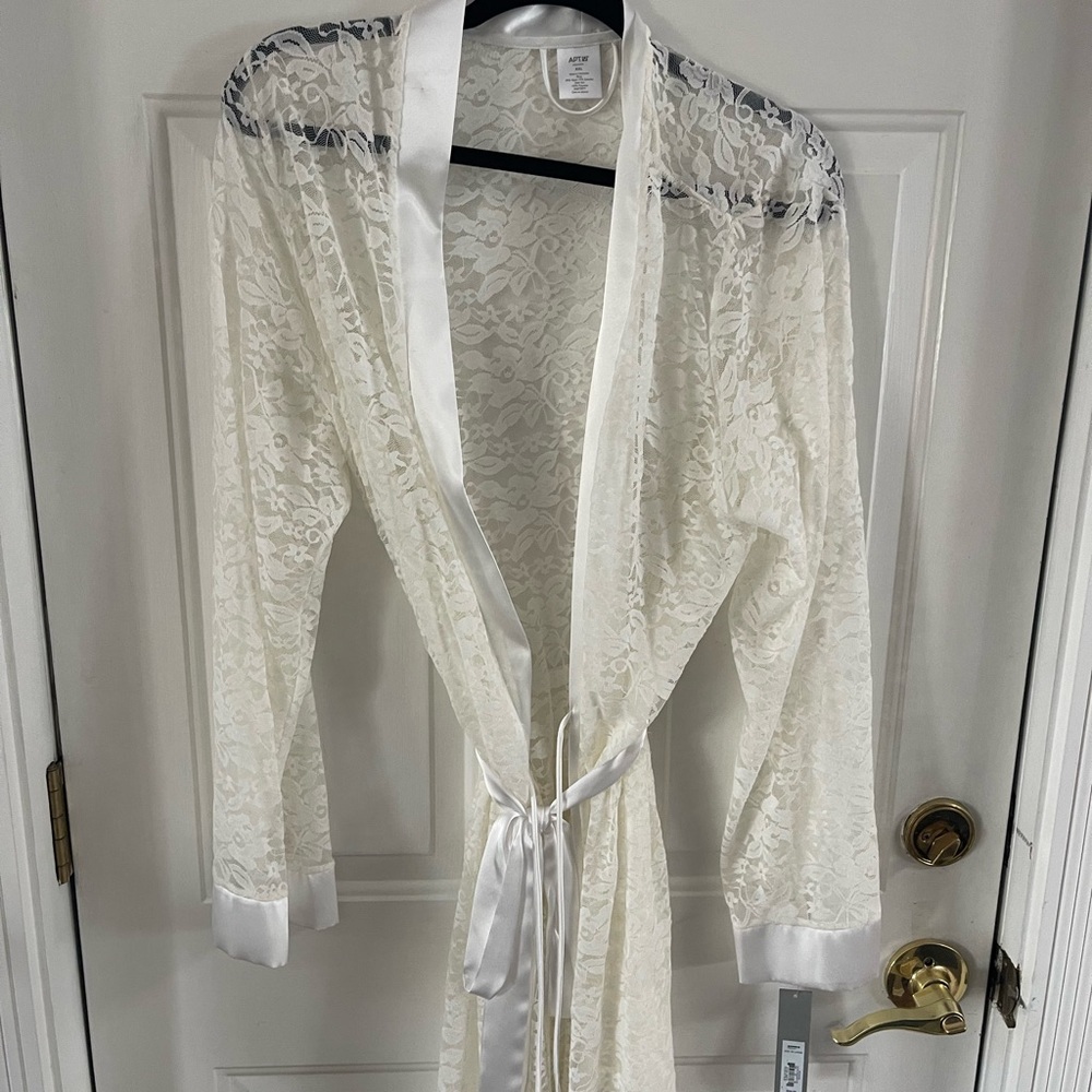 Apt 9  White Lace Robe with Satin Trim NWT